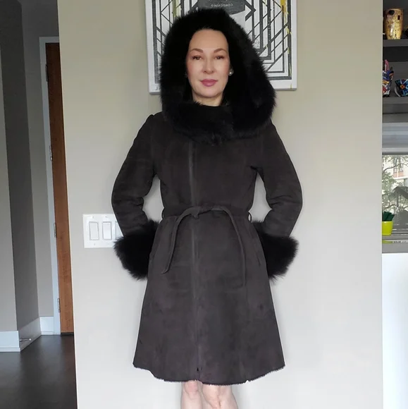 π 4X HOST PICK π π₯NEW π₯ Genuine Shearling Coat with Hood - Picture 4 of 16